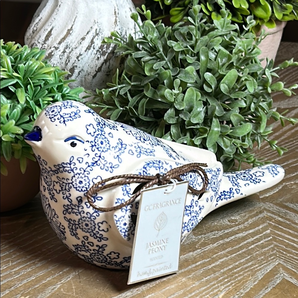 NEW! Shabby Chic Blue & White Floral Ceramic Love Song Bird Fragrance Freshner